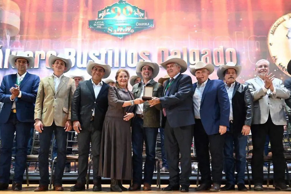 Ganan chihuahuenses Medalla al Mérito Ganadero