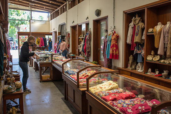 Visitar mercados artesanales en México nunca ha sido tan tentador. Aquí los 5 más icónicos, qué comprar y cómo disfrutarlos al máximo.