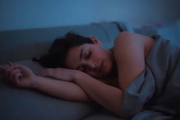 ¿Tu colesterol no baja? Descubre cómo la falta de sueño eleva el LDL y reduce el HDL. Aprende las horas exactas que necesitas dormir para proteger tus arterias y tu corazón.