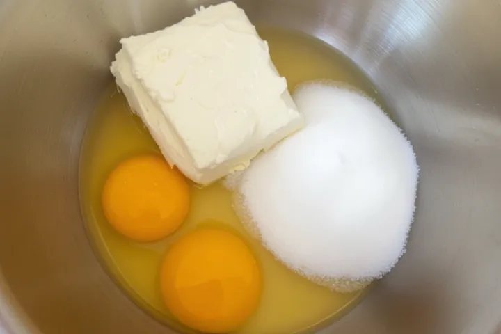 Transforma tu cocina en una pastelería de alta gama. Nuestra guía detallada de los 5 mejores cheesecakes te enseña las técnicas y secretos detrás de cada estilo legendario. Desde el sin horno hasta el clásico NY, prepárate para un viaje de sabor y textura que cambiará tu forma de hornear. ¡Lee el artículo completo!