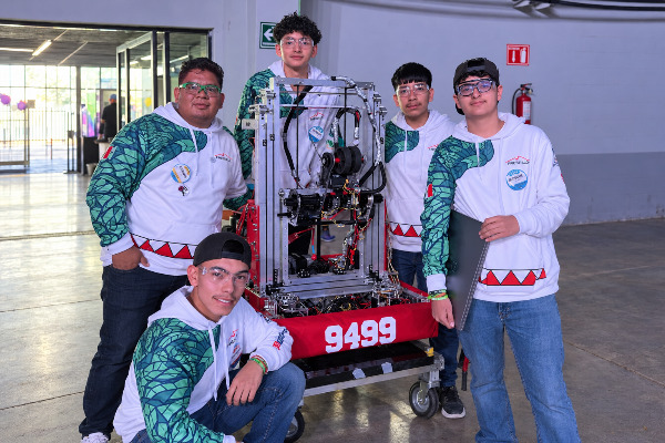 Uruachi triunfa en torneo nacional de robótica