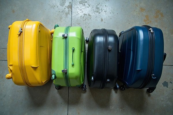 ¿Sabías que el color de tu maleta puede aumentar el riesgo de que se pierda? Conoce los colores de equipaje que debes evitar y aprende a identificar tu maleta rápidamente para un viaje sin estrés.