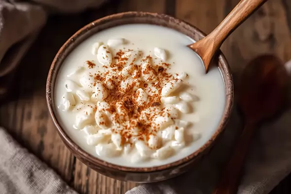 Logra un arroz con leche perfecto con esta receta paso a paso y consejos de chefs reconocidos.