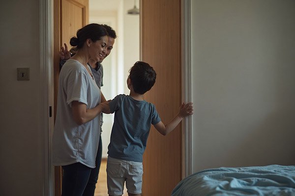 Cierra la puerta y duerme tranquilo. Este artículo revela cómo una acción cotidiana te brinda mayor seguridad, privacidad y un sueño de calidad superior. 